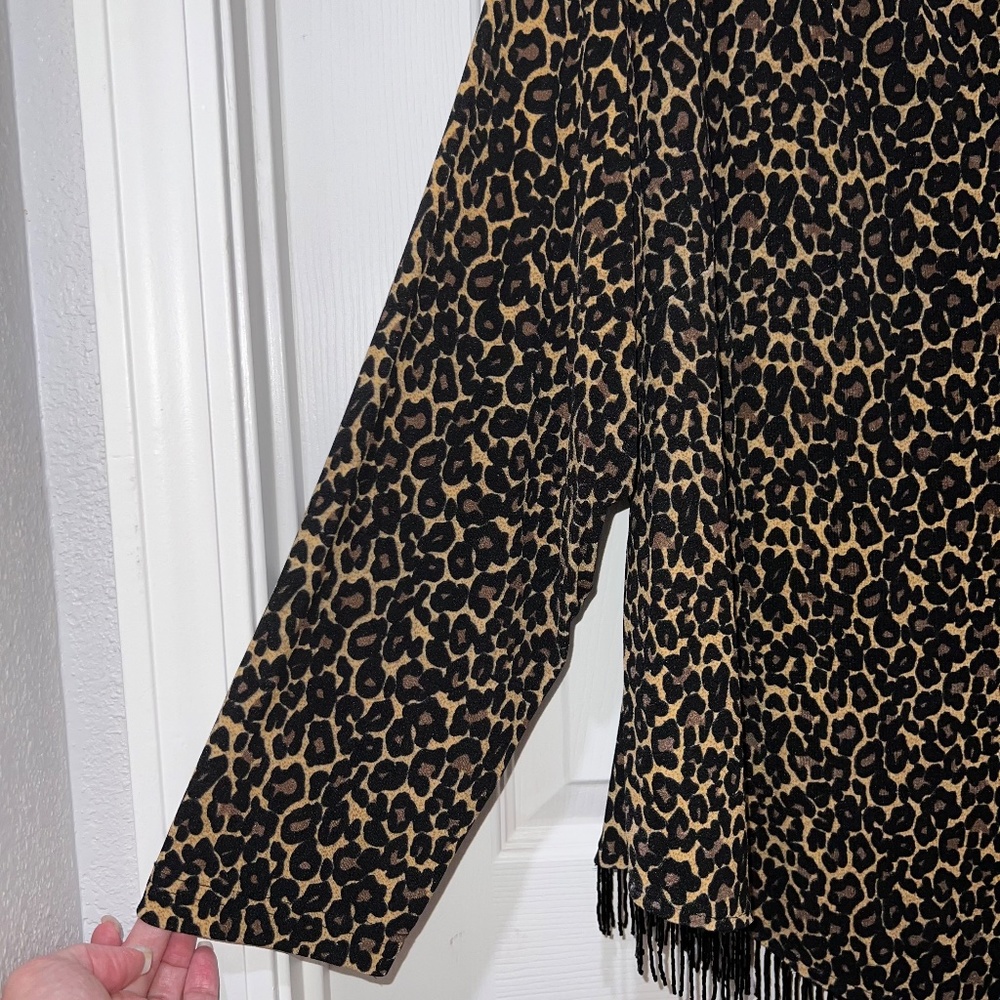 VIC USA EMBELLISHED LEOPARD TOP - Picture 3 of 9